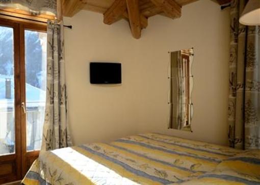 фото отеля Chalet et Hotel La Tarine