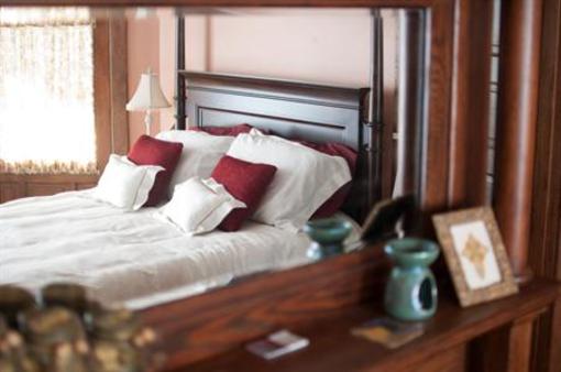 фото отеля Old Coe House Bed and Breakfast