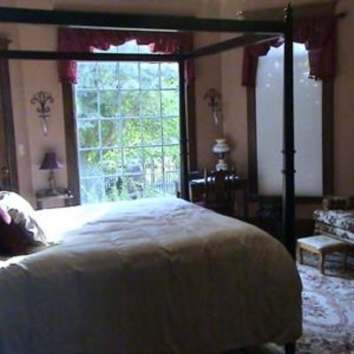 фото отеля Old Coe House Bed and Breakfast