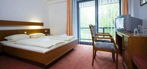 фото отеля Cafe and Hotel am Holzhafen
