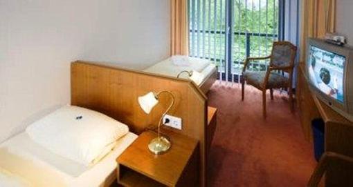фото отеля Cafe and Hotel am Holzhafen