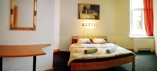 фото отеля Cinnamon Sally Backpackers Hostel
