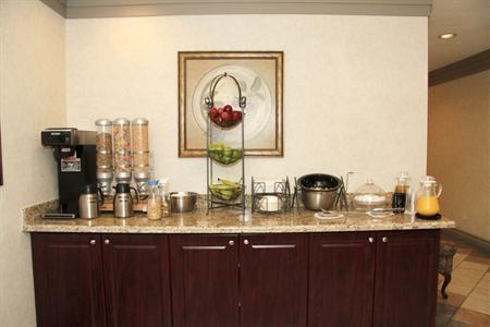фото отеля BEST WESTERN Swan Castle Inn