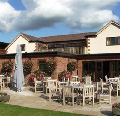 фото отеля The Lowfield Inn