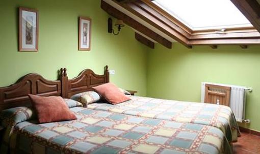 фото отеля Apartamentos la Regoria Cabrales