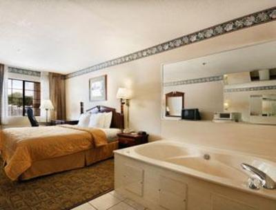 фото отеля Travelodge San Marcos