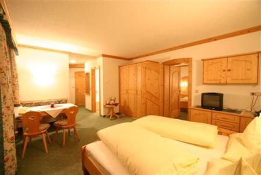 фото отеля Appartements & Hotel Central Pertisau