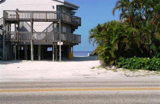 фото отеля Gulf Breeze Condominium