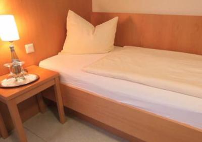 фото отеля Freizeit Integration Tagung Hotel Much