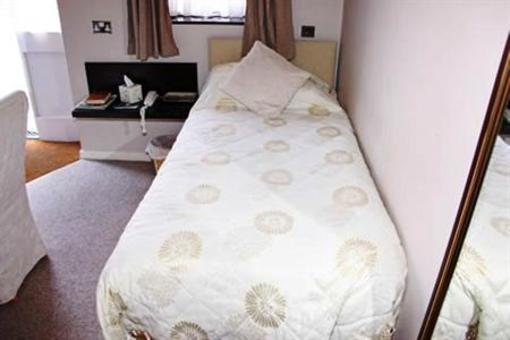 фото отеля Conigre Rooms & Restaurant Melksham