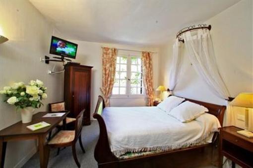 фото отеля Auberge De L'etang Bleu Vieux-Mareuil