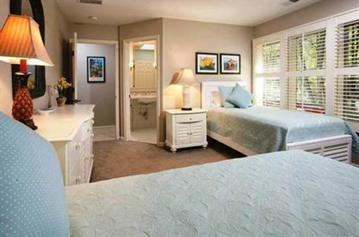 фото отеля ResortQuest St. Andrews Place Vacation Rental Hilton Head Island