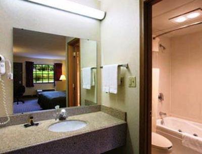 фото отеля Quality Inn - Fayetteville