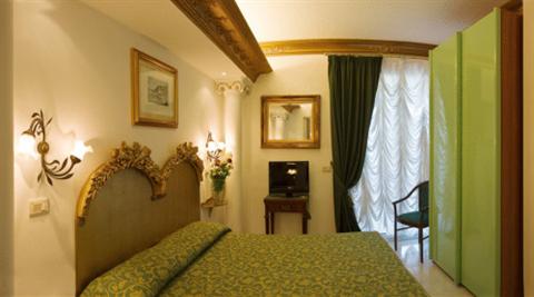 фото отеля Grand Hotel Michelacci Kosher Hotel
