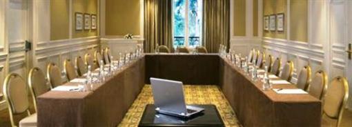 фото отеля Tiara Chateau Hotel Mont Royal Chantilly