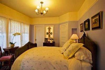фото отеля Old Thyme Inn Bed and Breakfast