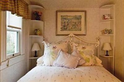 фото отеля Old Thyme Inn Bed and Breakfast