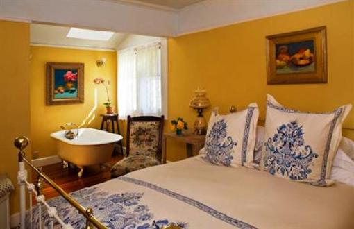 фото отеля Old Thyme Inn Bed and Breakfast