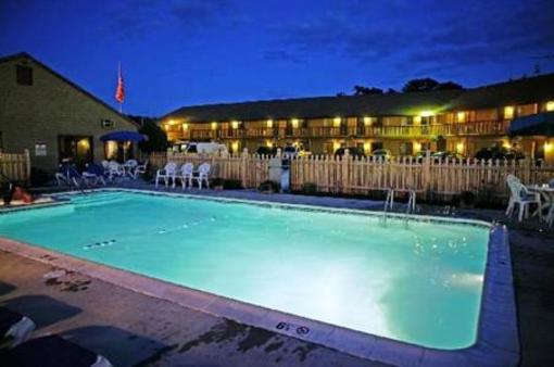 фото отеля Flagship Inn Boothbay Harbor