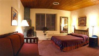 фото отеля Historic Taos Inn