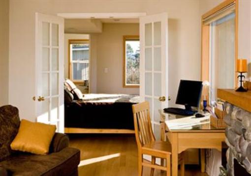 фото отеля Three Tree Point Bed and Breakfast