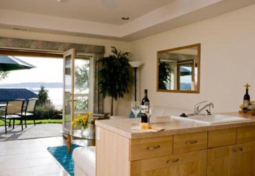 фото отеля Three Tree Point Bed and Breakfast