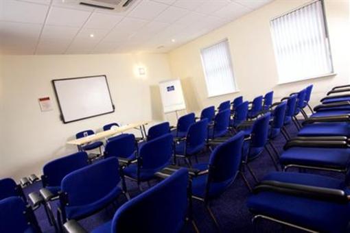 фото отеля Holiday Inn Express Liverpool-John Lennon Airport