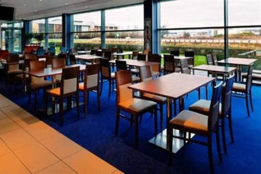 фото отеля Holiday Inn Express Liverpool-John Lennon Airport