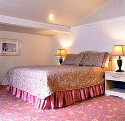 фото отеля Carmel Resort Inn