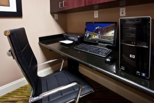 фото отеля Holiday Inn Express Hotel & Suites Palatka Northwest