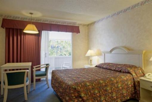 фото отеля Americas Best Value Presidents Inn on Munras