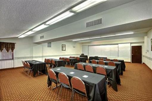 фото отеля Clarion Inn & Suites Terre Haute