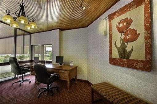 фото отеля Clarion Inn & Suites Terre Haute