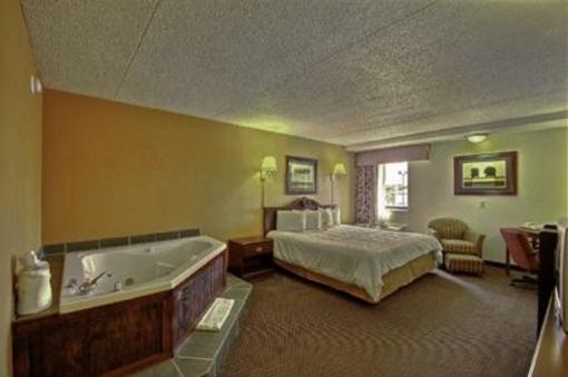 фото отеля Clarion Inn & Suites Terre Haute