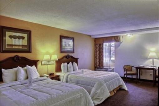 фото отеля Clarion Inn & Suites Terre Haute