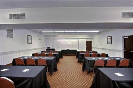 фото отеля Clarion Inn & Suites Terre Haute