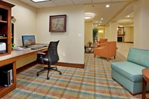 фото отеля Holiday Inn Express Hotel & Suites Greensboro - Airport Area
