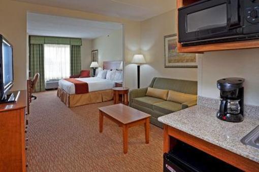 фото отеля Holiday Inn Express Hotel & Suites Greensboro - Airport Area