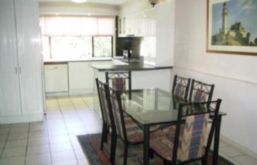 фото отеля Grangewood Court Apartments Broadbeach