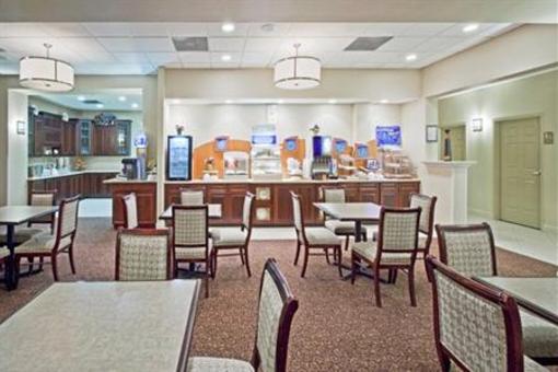 фото отеля Holiday Inn Express Hotel & Suites Clearwater US 19N