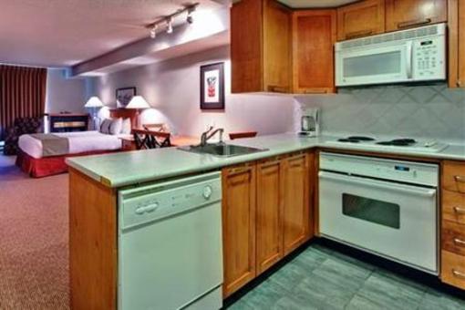 фото отеля Holiday Inn Whistler Village Center
