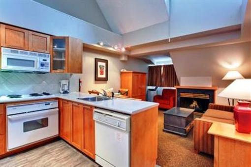 фото отеля Holiday Inn Whistler Village Center