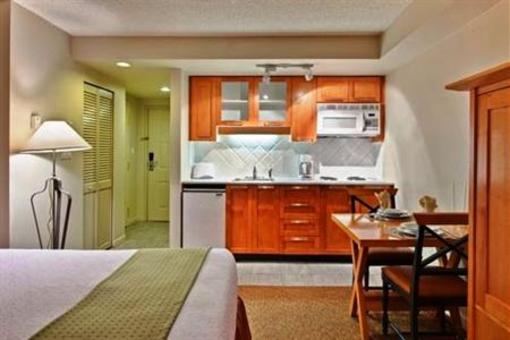 фото отеля Holiday Inn Whistler Village Center