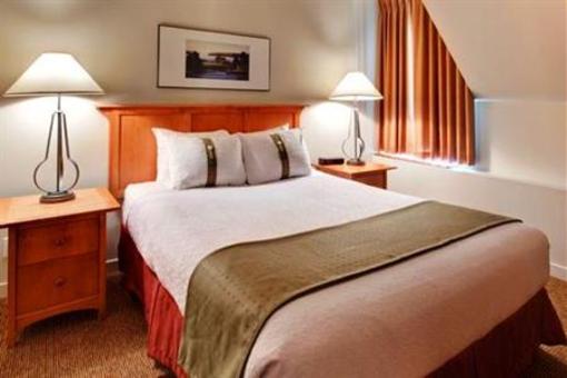 фото отеля Holiday Inn Whistler Village Center