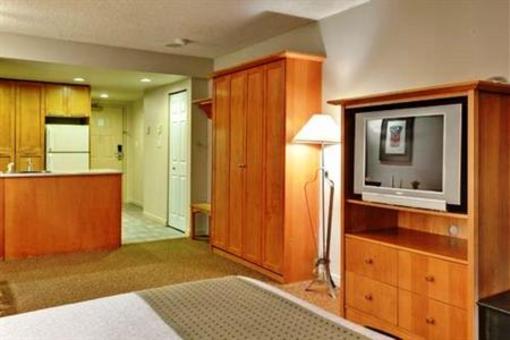 фото отеля Holiday Inn Whistler Village Center