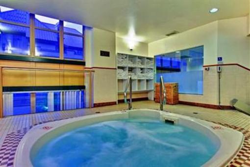 фото отеля Holiday Inn Whistler Village Center