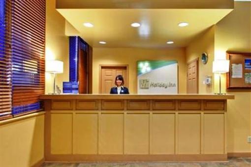 фото отеля Holiday Inn Whistler Village Center