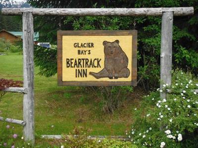 фото отеля Glacier Bay's Bear Track Inn