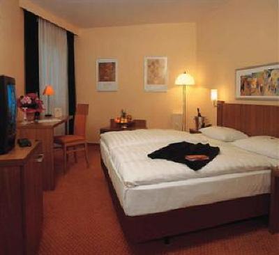 фото отеля Hotel Mondial Langenfeld (North Rhine Westphalia)