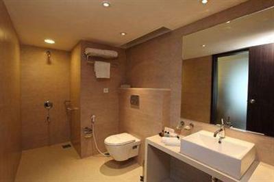фото отеля Mapple Adhwryou Pune